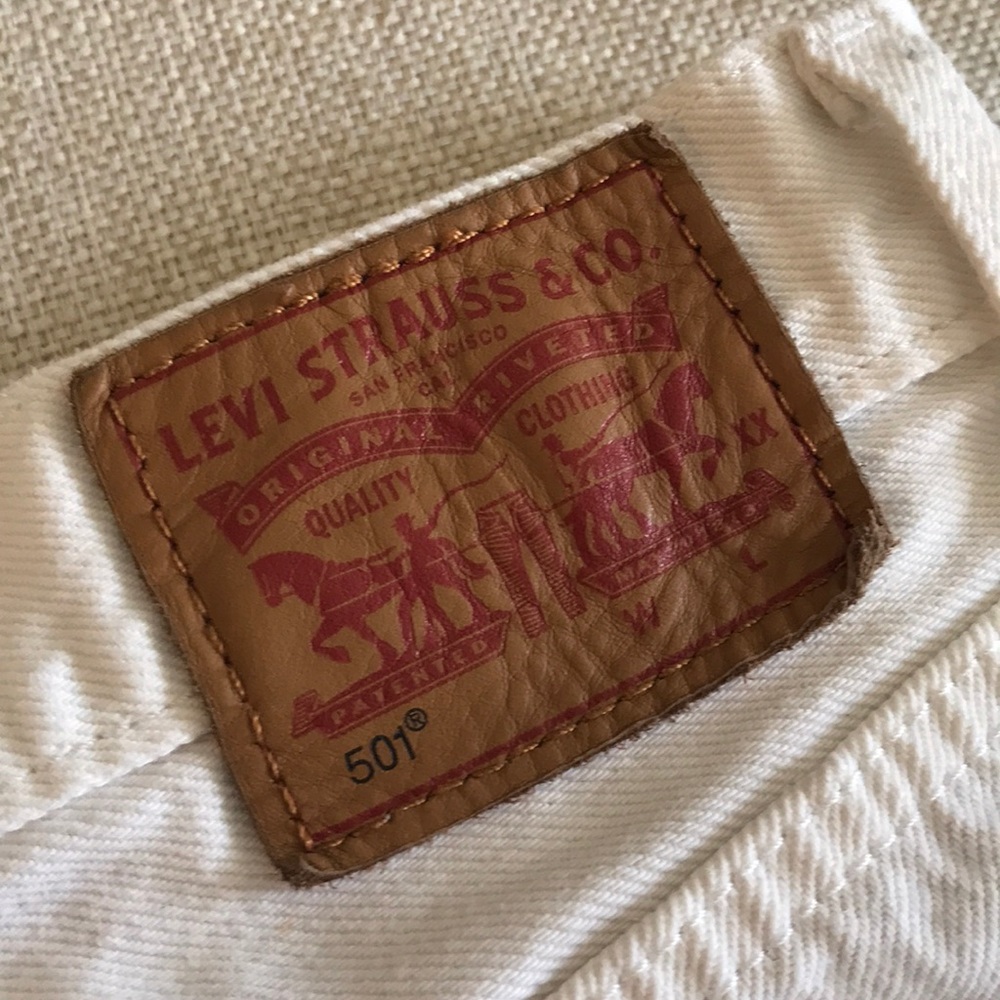 White denim shorts distressed - Picture 2 of 7
